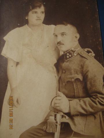 Csendőr tiszthelyettes feleségével